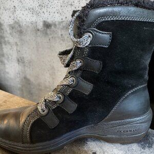 Columbia Mineola Lace Up Winter Boot Black Women's size 6.5 Leather Suede